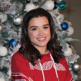 Одинокая Бородина в мехах прижалась к молодому жеребцу 