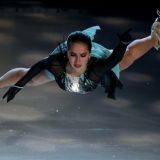 Раздобревшая Загитова выставила напоказ перетянутые сеткой складки