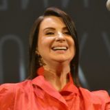 Сверкнувшая формами в лучах солнца 53-летняя Стриженова возбудила россиян