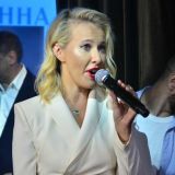 Замужняя Собчак захотела приласкать известного актера