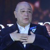 Зачем молодая жена Петросяна открещивается оберегами