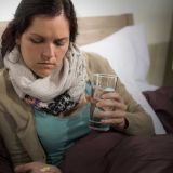 Врач рекомендовала начать самостоятельное лечение при первых симптомах 