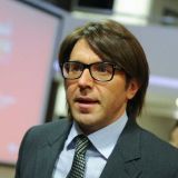 Сдал позиции: Неузнаваемый Малахов поразил странным видом после новости о болезни 