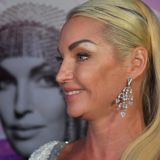 Волочкова села на шпагат в музейных интерьерах 