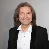 51-летнего Маликова засняли с любимым: Сел на шею и радуется