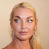 Волочкова с котом пожелала подписчикам доброго вечера