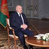 Лукашенко объяснил, зачем взял в руки оружие 