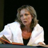 Яковлева расцвела в объятиях брутального партнера