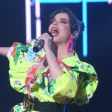 Почему сын Королевой съехался со стриптизершей