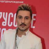 Перенесший болезнь Билан отметил 40-летие на сцене