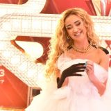 Втянутая в скандал Бузова покрылась пятнами: Лицо белое, грудь красная 