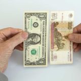 Экономист Ракша о падении рубля из-за санкций: Мы в самом начале пути