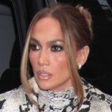 Смывшая косметику Джей Ло утратила красоту