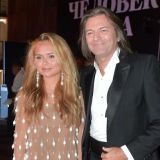 Купающаяся в роскоши дочь Маликова наживается на обнищавшем народе 