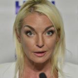 Самовлюбленная Волочкова в футболке со своим лицом встала на сторону соперницы Борисовой 