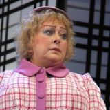 Разъяренная Аронова набросилась на пожилого артиста: От страха описался