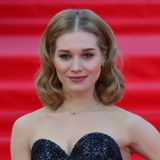 Струится по голой груди и животу: Вид окровавленной Асмус вызвал оторопь