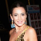 С треском провалившаяся Бузова бежит прочь из Москвы