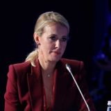 Растрепанная Собчак с колтунами в волосах спешит вернуться в Россию на заработки