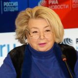 Шокированная Тарасова о голозадой Медведевой на обложке мужского журнала: Она что, голая там?