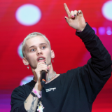 Отшитого Медведевой Милохина застукали с бывшей в кабинке туалета: Вытирали губы 