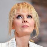 Модельер раскритиковал яркий наряд певицы Валерии