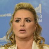 Семенович отправилась в клинику для восстановления после болезни