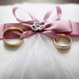 Планирующая свадьбу с молодым любовником звезда 