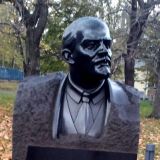 И Ленин – такой молодой: Как выглядят памятники вождю в разных уголках России