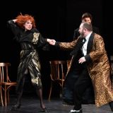 Высоцкая показалась на сцене в слезах