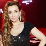 Заболевшая на Бали Чехова обратилась к поклонникам с просьбой о помощи