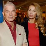 Молодая жена Газманова осыпала комплиментами Прилучного