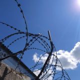 Побег обнаглевшего беспредельщика из-за решетки сняли на видео 