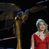 Патриотка Шукшина разнесла собирающихся выступать в России артистов-предателей