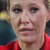 Разводящую нищих россиян на деньги Собчак пристыдили за отца