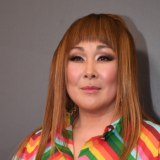 Целыми днями на огороде: пострадавшая из-за санкций Цой спасается консервами 