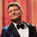 Баскова сняли в компании таинственной красавицы во время отдыха