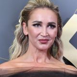 Губерниев вручил Бузовой букет цветов в знак примирения