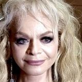 Осталась одна: контракт с Лепсом не позволил красавчику Панайотову провести ночь с 66-летней Долиной