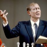 Почему Евтушенко не дали Нобелевскую премию – ответил депутат Госдумы