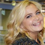 Пегова показала кадры из нового сериала про акушерку