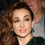 Любимый зализал выпуклости бьющейся в экстазе Чеховой у всех на виду: Оно того стоит