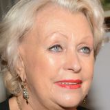 Совсем бабка сбрендила: отощавшая Поргина показала голую задницу