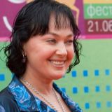 Резко помолодевшая Лариса Гузеева стала обворожительной красавицей