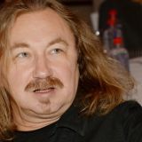 Игорь Николаев предъявил поклонникам новый снимок с молодой женой