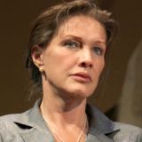 Старшая отказалась общаться, а младшая живет на деньги матери: какими стали дочери Прокловой