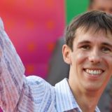 Обнаженный Алексей Панин устроил фотосессию на пляже