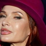 53-летняя Бледанс прилюдно оголилась на фоне Москвы