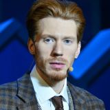 Внук Пугачевой устроил романтичную фотосессию на крыше с женой