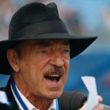 Михаил Боярский сломал руку